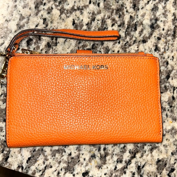 Michael Kors clutch - Picture 1 of 5